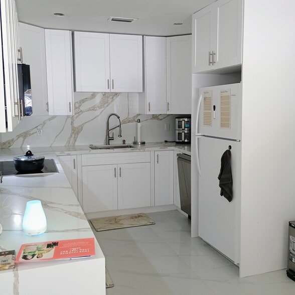 Building Photo - 1033 NW 7th Ter