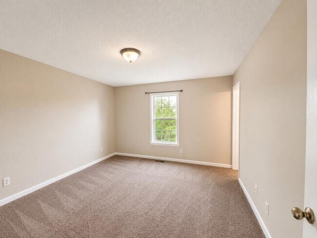 Building Photo - $1250 - 3 Bedroom 1.5 Bath Ranch Home