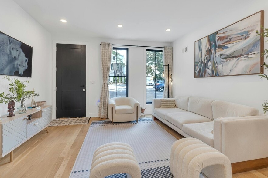 Building Photo - 71 Mission St