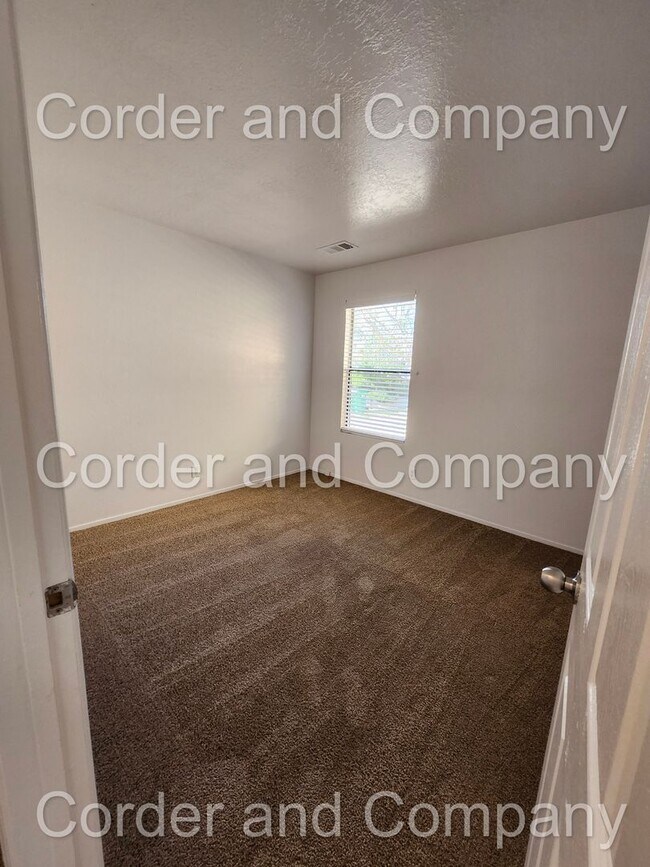 Building Photo - COMING SOON Nice 3 Bedroom, 1 3/4 Bathroom, 2 Car Garage and 1,452 Sq Ft. Home in Western Hills, ...