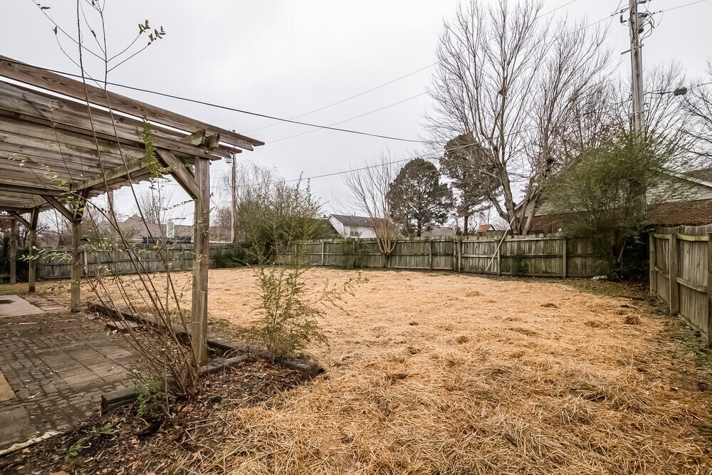 Building Photo - 10149 Phillips Dr
