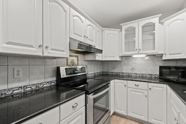 Building Photo - Apartment For Rent in Seminole WITH UPGRADES!