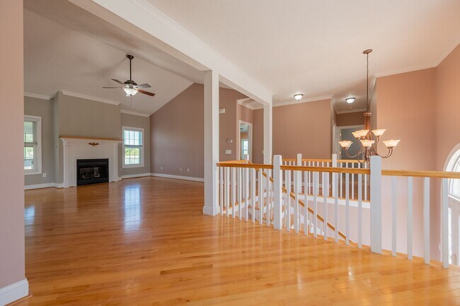 Building Photo - 1701 Stratford View Dr