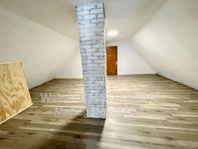 Building Photo - 1184 W 8th St