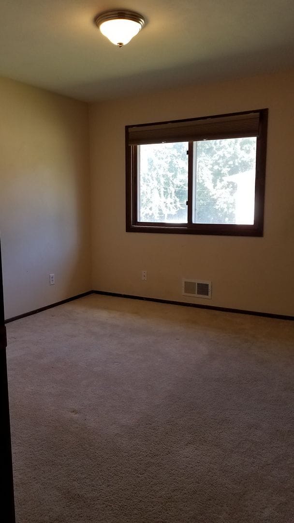Building Photo - 4 Bedroom Duplex