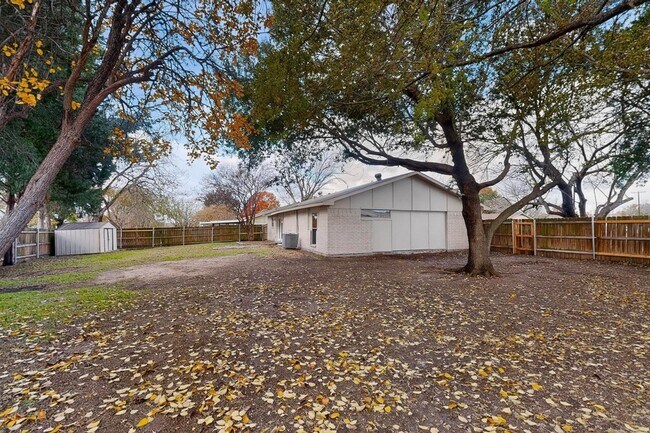 Building Photo - 5516 Laredo Ln