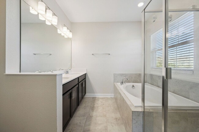 Building Photo - Spacious 3-Bedroom, 2.5 Baths Townhouse Retreat in Prime Orlando Location!