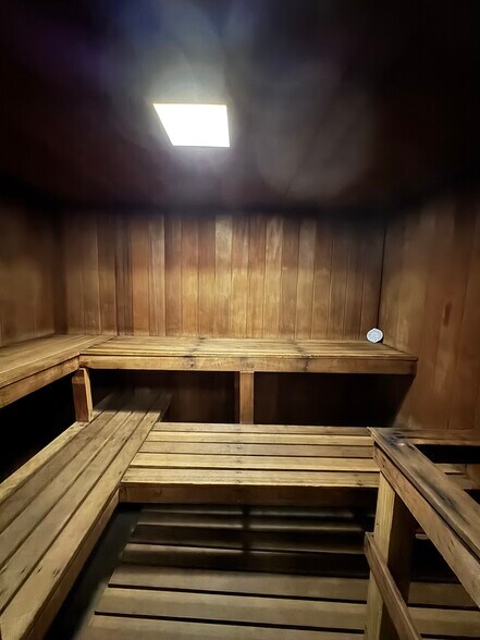 Building Photo - 6800 Fleetwood Rd