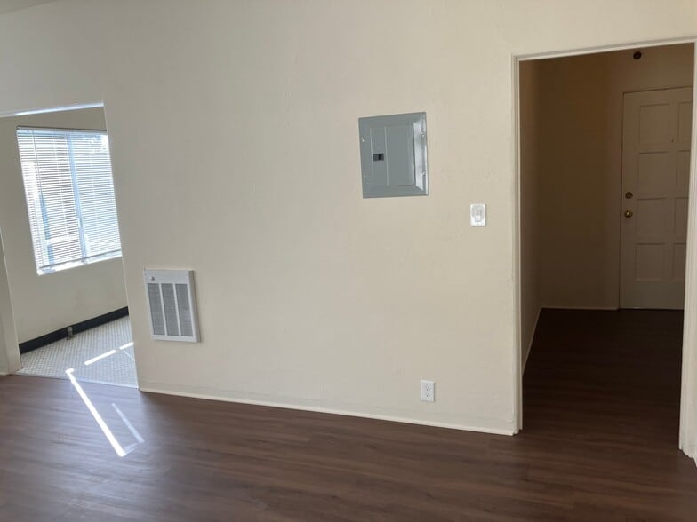 Building Photo - 2625 Ivy Dr