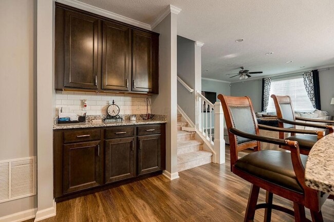 Building Photo - 123 Schellinger St