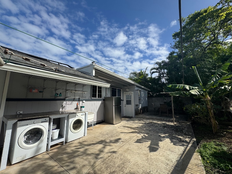 Building Photo - 1345 Akaiki St