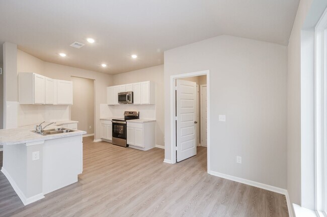 Building Photo - Beautiful, bright and brand new!!! 3 Bed / 2 Bath in Spring Hill, KS - FEB MOVE-IN SPECIAL