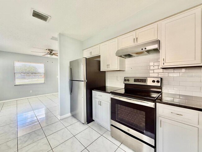 Building Photo - 10812 Hannaway Dr