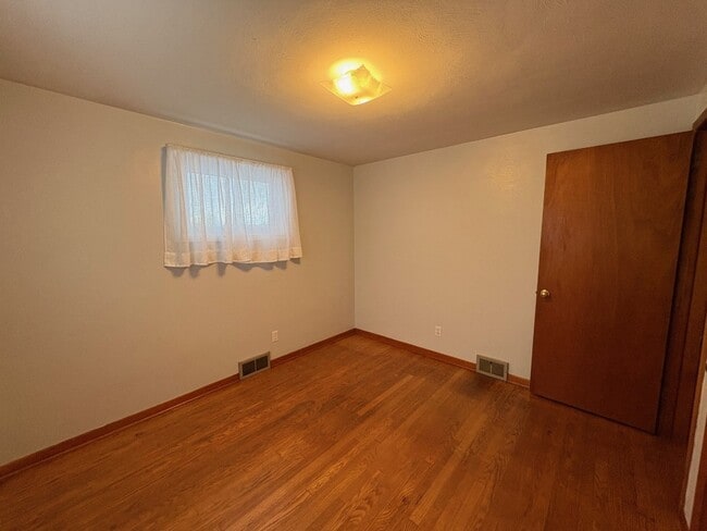 Building Photo - 1115 Lake St