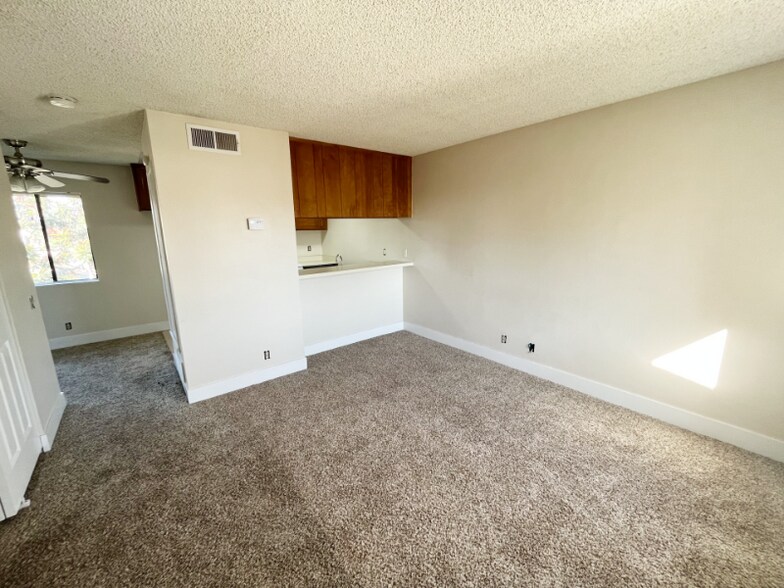 Building Photo - 360 N San Antonio Ave