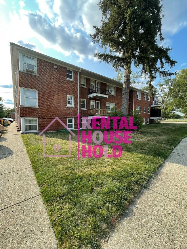Building Photo - 2 Bedroom 1 Bath Condo-Security Deposit Sl...