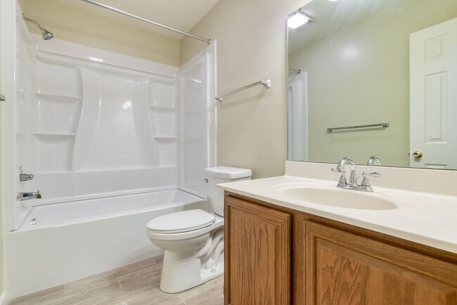 Building Photo - 3 bed/2 1/2 Bath.  Pet Friendly.  Easy access to I81/US460