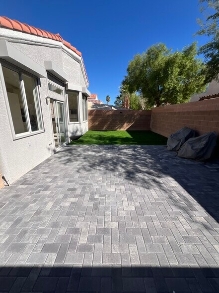 Building Photo - 2493 W Richmar Ave