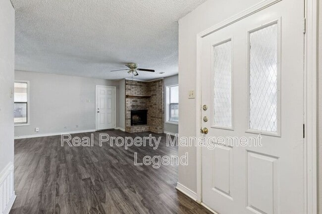 Building Photo - 1156 Mountain View St