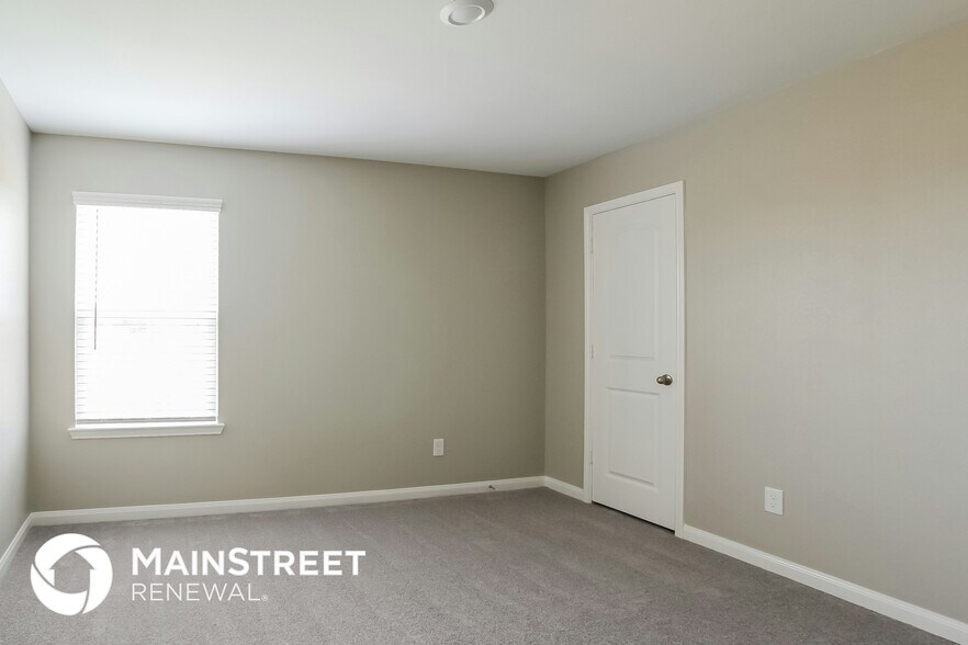 Building Photo - 25209 Dickens Dr