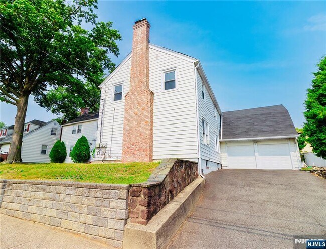 Building Photo - 29 13th