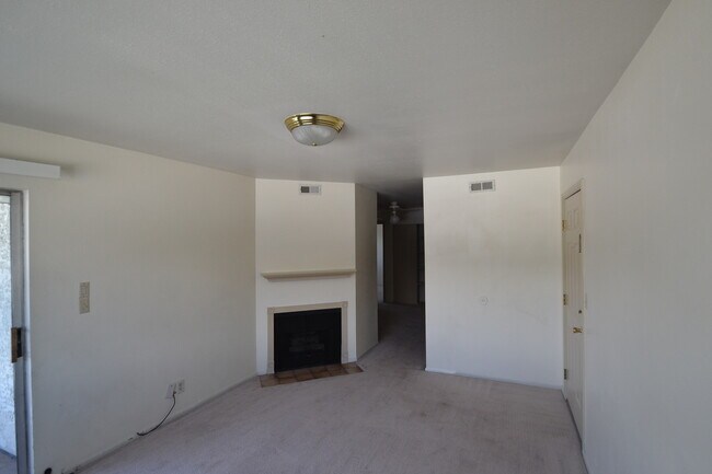 Building Photo - 233 E Hill Ave