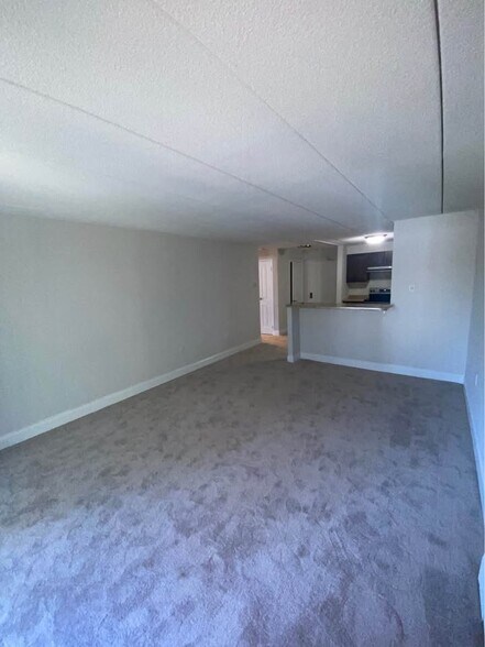 Building Photo - 961 Southern Artery