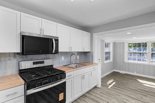 Building Photo - 1122 Roxton Dr