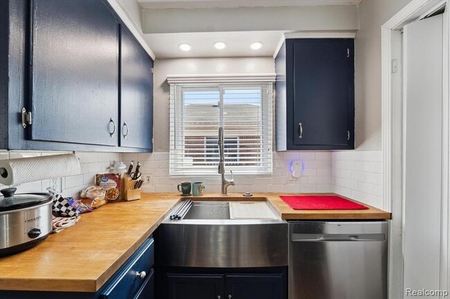 Building Photo - 452 Sunningdale Dr