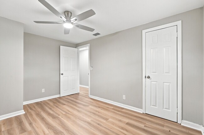 Building Photo - 5822 Tampico Rd