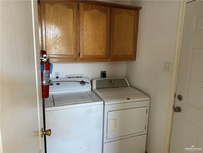 Building Photo - 11 La Mancha Dr