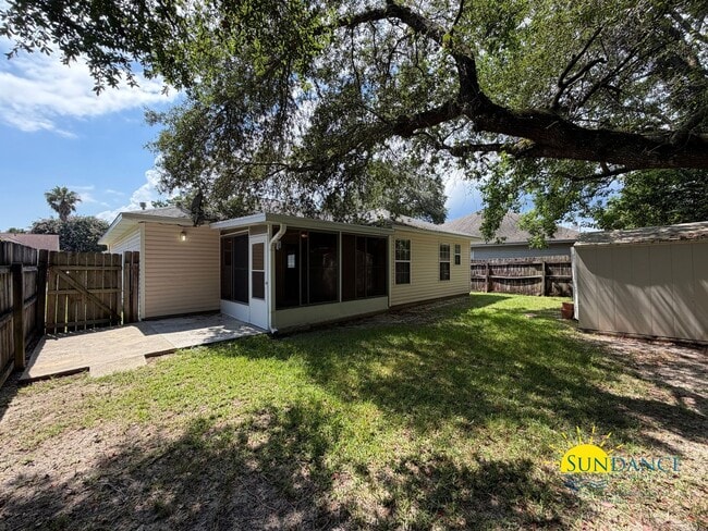 Building Photo - Great 3 Bedroom Home in Fort Walton Beach!