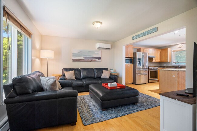 Building Photo - 28 Shoals View Dr