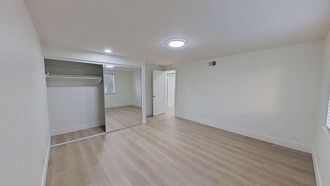 Building Photo - 5913 E Tiber Dr