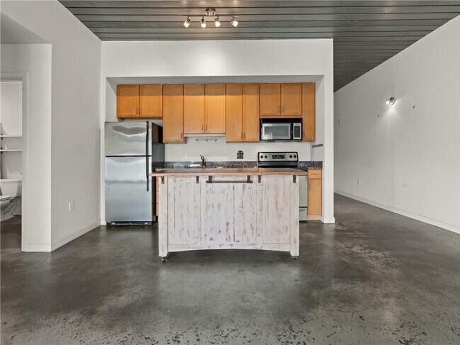 Building Photo - 620 Glen Iris Dr NE