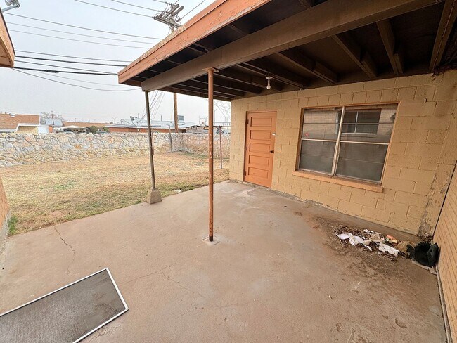 Building Photo - Northeast El Paso 4 Bed 2 Bath  Refrig A/C
