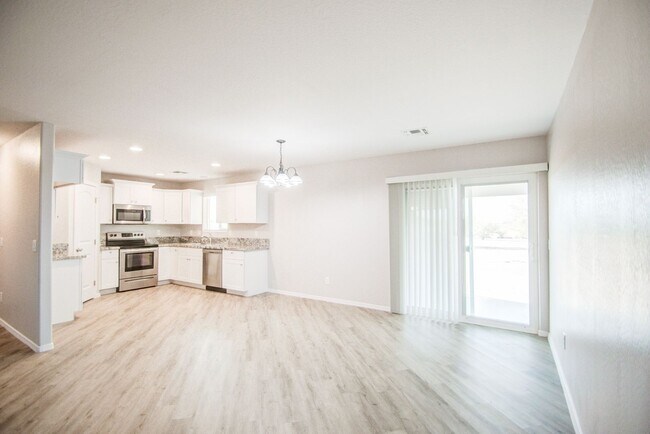 Building Photo - Large 1 + Acre Lot with 3 bedroom home in ...