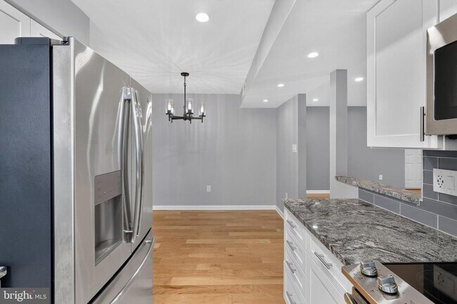 Building Photo - 7742 New Providence Dr