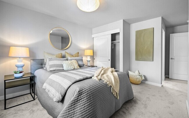 Building Photo - Completely Refreshed Two-Bedroom Condo