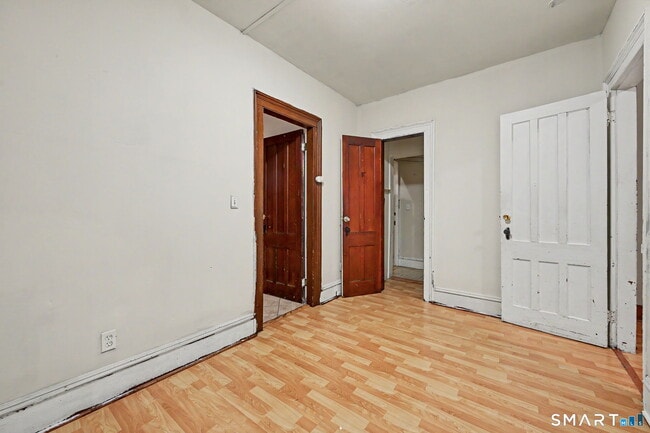 Building Photo - 135 Sherwood Ave