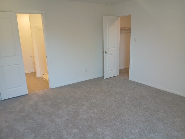 Building Photo - 705 Canyon Run