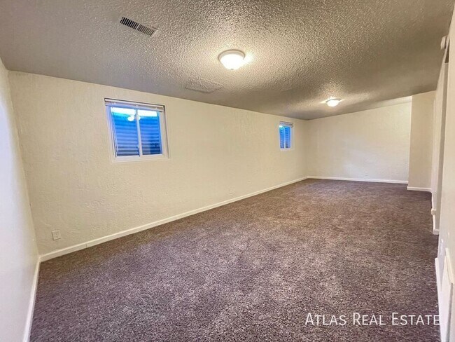 Building Photo - 4419 Dewey Dr
