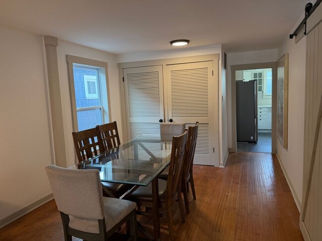 Building Photo - Fully Furnished Sloan's Lake 2 bedroom home