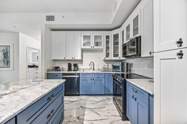 Building Photo - 605 Kemp St