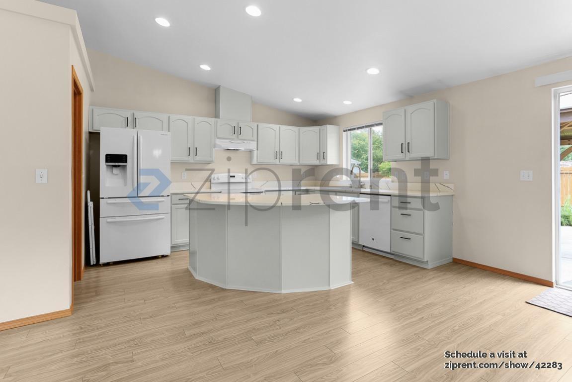 Building Photo - 35852 13th Ave SW