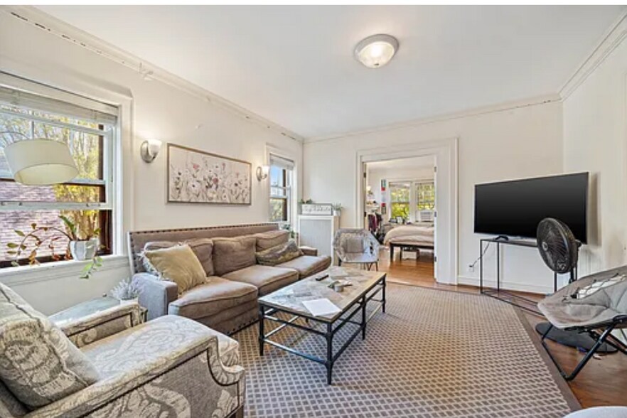 Building Photo - 721 Foster St