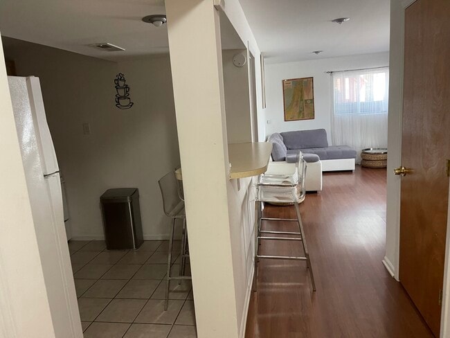 Building Photo - 7825 Banks St