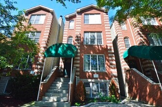 Building Photo - 918 N Paulina St