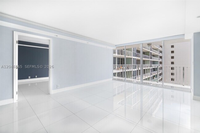 Building Photo - 7601 E Treasure Dr