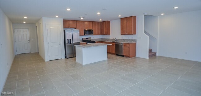 Building Photo - 5401 Lynn Crk Ave